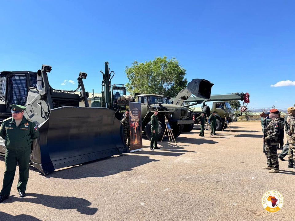 Россия передала Мадагаскару партию гуманитарной помощи для ликвидации последствий циклонов «Фития» и «Гезани», обрушившихся на восточные районы острова Россия передала Мадагаскару партию гуманитарной помощи для ликвидации последствий циклонов «Фития» и «Гезани», обрушившихся на восточные районы острова