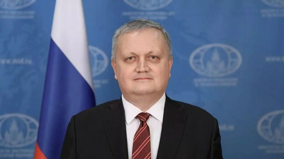 9 июня в Москве заместитель Министра иностранных дел Российской Федерации Г.Е.Борисенко провёл консультации с Комиссаром Африканского союза по политическим вопросам, миру и безопасности Банхоле Адеойе