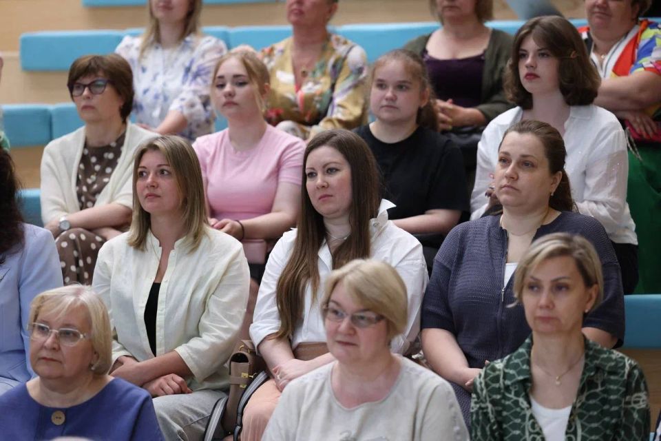 Алексей Шапошников: Московские школы сегодня становятся всё современнее: обновляются здания, появляются новые учебные пространства, меняется сама образовательная среда Алексей Шапошников: Московские школы сегодня становятся всё современнее: обновляются здания, появляются новые учебные пространства, меняется сама образовательная среда