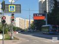 Водителей в Москве призвали в жару не оставлять детей и животных в машинах, сообщает столичный Дептранс