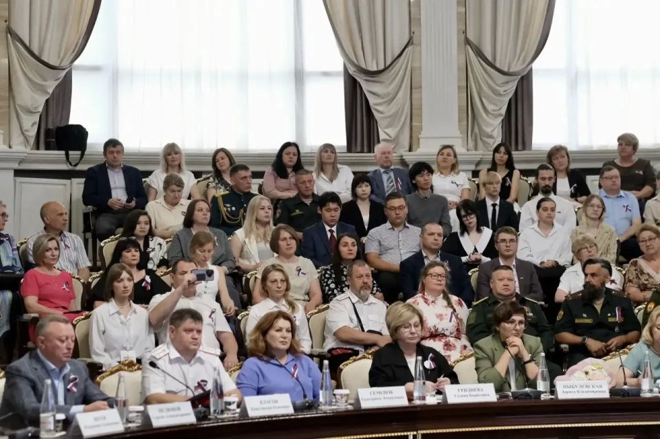 Заместитель руководителя Федерального казначейства Александр Михайлик вместе с Губернатором Новосибирской области Андреем Травниковым и главным федеральным инспектором по Новосибирской области Николаем Буймовым принял... Заместитель руководителя Федерального казначейства Александр Михайлик вместе с Губернатором Новосибирской области Андреем Травниковым и главным федеральным инспектором по Новосибирской области Николаем Буймовым принял...