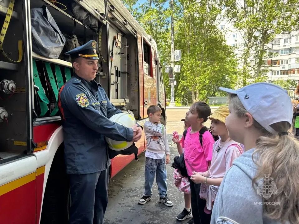 Увлекательное путешествие в мир огнеборцев Увлекательное путешествие в мир огнеборцев
