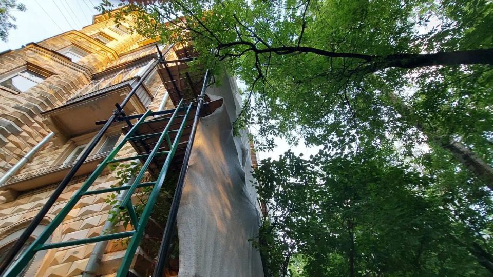 Евгений Попов: Москва интересна тем, что здесь рядом можно увидеть здания самых разных эпох и архитектурных стилей Евгений Попов: Москва интересна тем, что здесь рядом можно увидеть здания самых разных эпох и архитектурных стилей