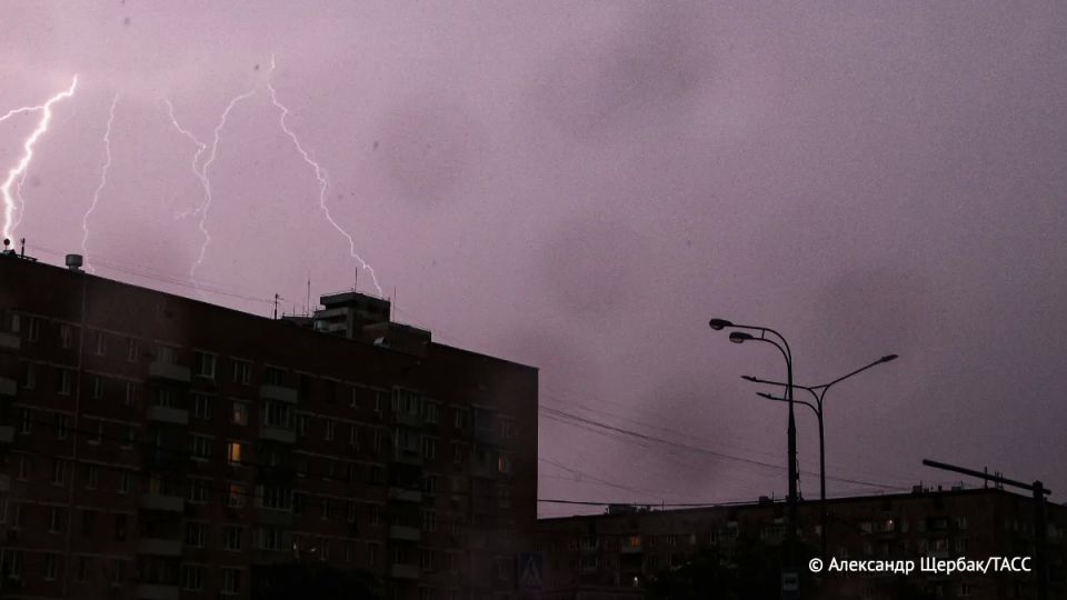Гроза с сильным дождем ожидается в Московском регионе в начале новой недели