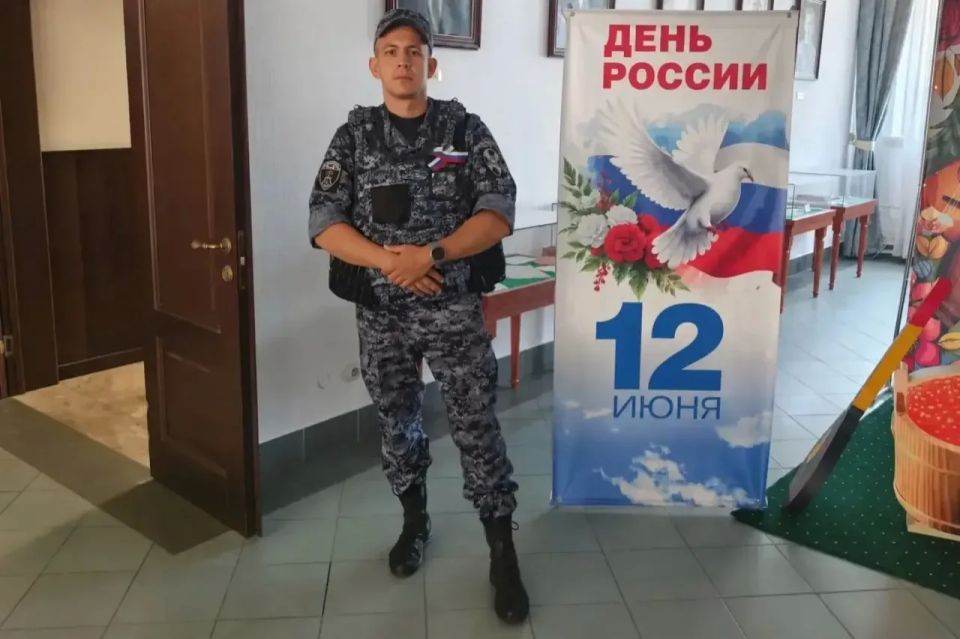 Почётный донор из столичного главка Росгвардии рассказал о том, как его кровь помогает спасать жизни пациентов медицинских центров Почётный донор из столичного главка Росгвардии рассказал о том, как его кровь помогает спасать жизни пациентов медицинских центров