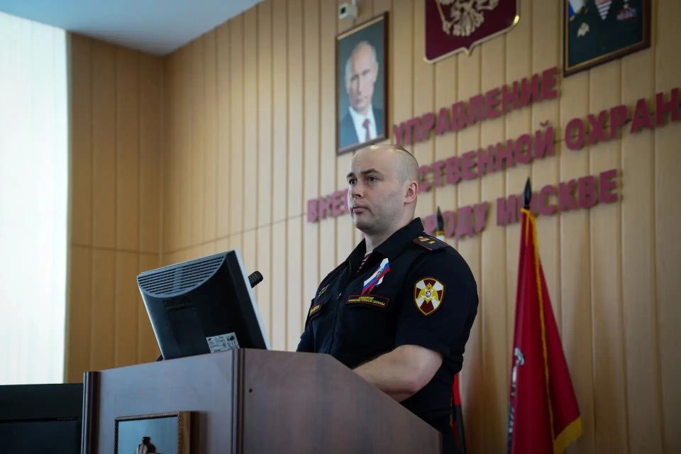 Сотрудники вневедомственной охраны Главного управления Росгвардии по г. Москве организовали встречу с росгвардейцами, прошедшими первоначальную подготовку в Центре профессиональной подготовки им. Героя Советского Союза С.Х.... Сотрудники вневедомственной охраны Главного управления Росгвардии по г. Москве организовали встречу с росгвардейцами, прошедшими первоначальную подготовку в Центре профессиональной подготовки им. Героя Советского Союза С.Х....