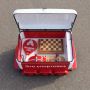Вы открыли «Спортовоз». Внутри у него все самое необходимое для летнего спорта на наших площадках! Ракетка — для игры в падел на бесплатных кортах