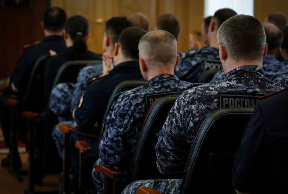 Сотрудники вневедомственной охраны Главного управления Росгвардии по г. Москве организовали встречу с росгвардейцами, прошедшими первоначальную подготовку в Центре профессиональной подготовки им. Героя Советского Союза С.Х.... Сотрудники вневедомственной охраны Главного управления Росгвардии по г. Москве организовали встречу с росгвардейцами, прошедшими первоначальную подготовку в Центре профессиональной подготовки им. Героя Советского Союза С.Х....
