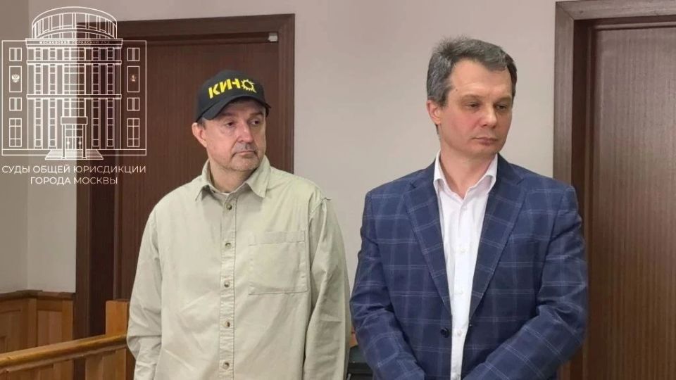 Продюсеру Линды Кувшинову утвердили домашний арест, передает корреспондент ТАСС из зала суда