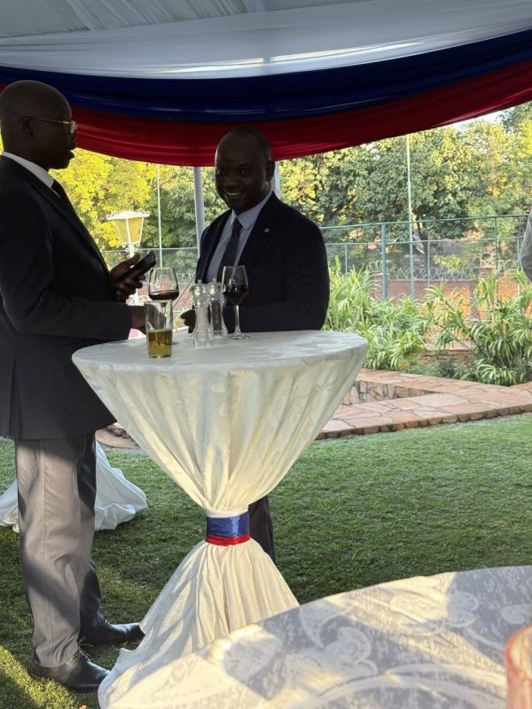 12 июня в Резиденции Посла России в Зимбабве состоялся торжественный приём по случаю Дня России 12 июня в Резиденции Посла России в Зимбабве состоялся торжественный приём по случаю Дня России