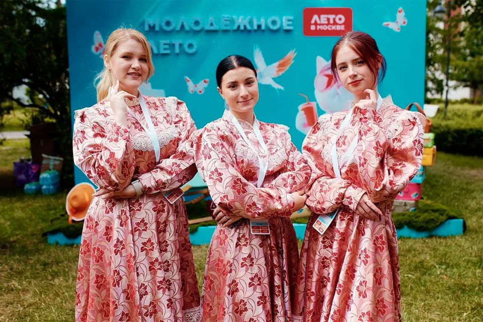 В честь Дня молодежи на ВДНХ, в музеях, библиотеках, парках и на других культурных площадках столицы пройдет более 200 мероприятий — от концертов и спортивных тренировок до лекций и экскурсий В честь Дня молодежи на ВДНХ, в музеях, библиотеках, парках и на других культурных площадках столицы пройдет более 200 мероприятий — от концертов и спортивных тренировок до лекций и экскурсий