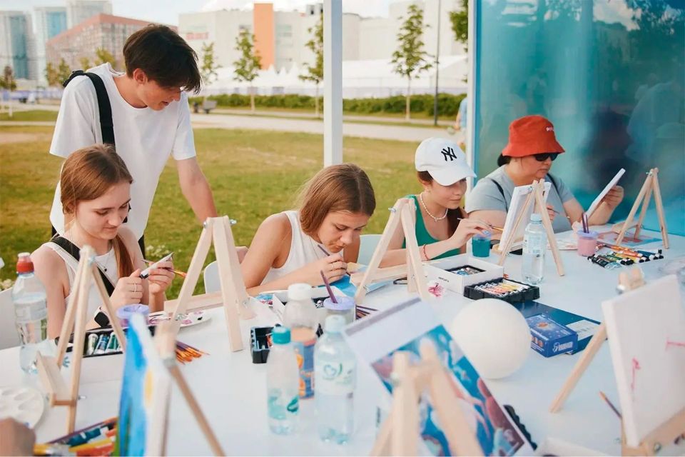 В честь Дня молодежи на ВДНХ, в музеях, библиотеках, парках и на других культурных площадках столицы пройдет более 200 мероприятий — от концертов и спортивных тренировок до лекций и экскурсий В честь Дня молодежи на ВДНХ, в музеях, библиотеках, парках и на других культурных площадках столицы пройдет более 200 мероприятий — от концертов и спортивных тренировок до лекций и экскурсий