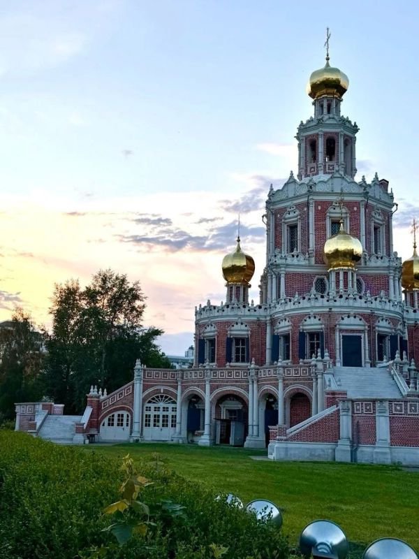 Евгений Попов: Один из самых узнаваемых храмов Москвы находится в районе Филёвский парк Евгений Попов: Один из самых узнаваемых храмов Москвы находится в районе Филёвский парк