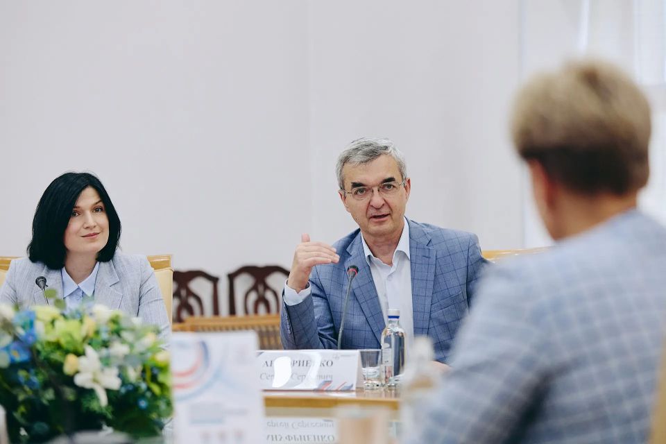 «Единство в многообразии»: Общественная палата Москвы обсудила сохранение культурного кода народов России «Единство в многообразии»: Общественная палата Москвы обсудила сохранение культурного кода народов России