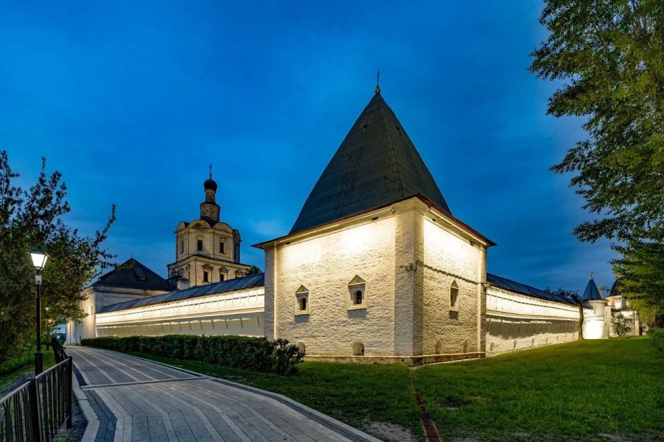Спасо-Андроников монастырь украсила новая архитектурно-художественная подсветка Спасо-Андроников монастырь украсила новая архитектурно-художественная подсветка