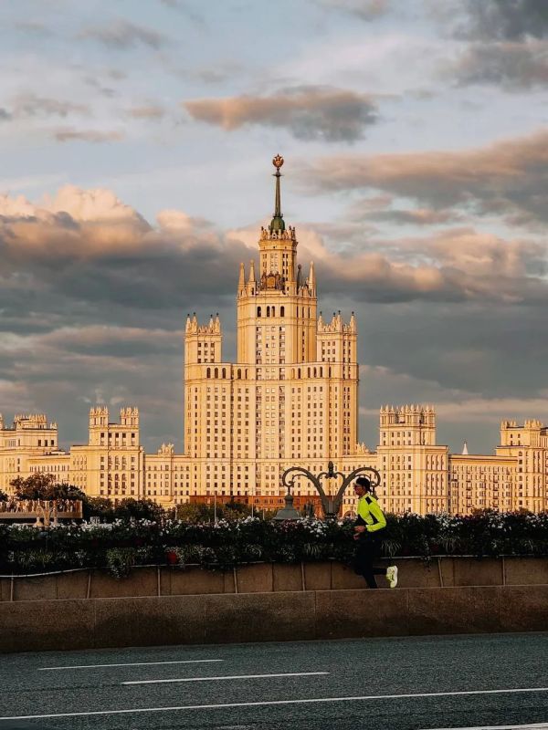 Рабочий четверг позади!. Верим, что он был продуктивным и полным положительных эмоций