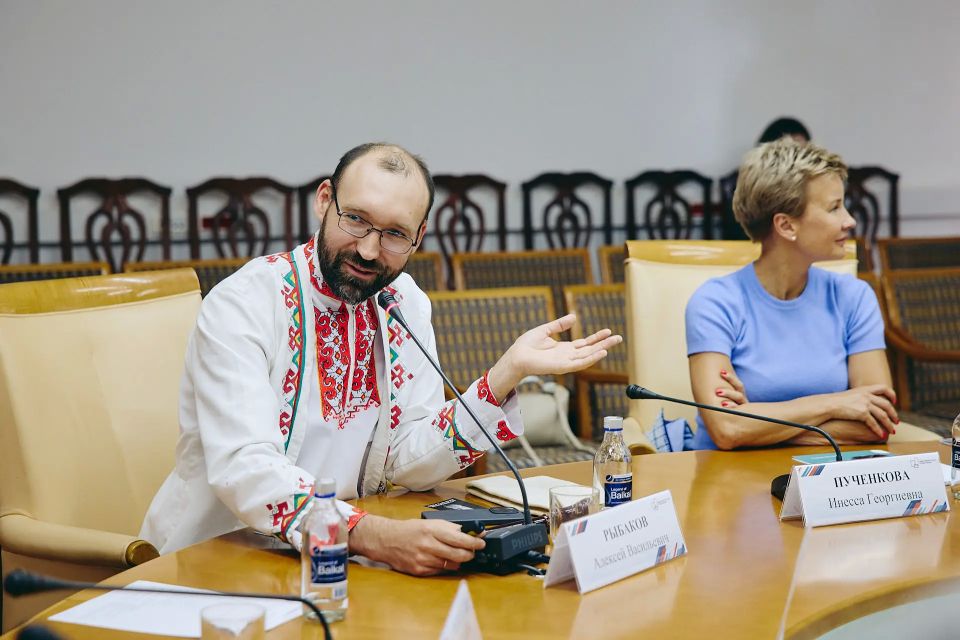 «Единство в многообразии»: Общественная палата Москвы обсудила сохранение культурного кода народов России «Единство в многообразии»: Общественная палата Москвы обсудила сохранение культурного кода народов России