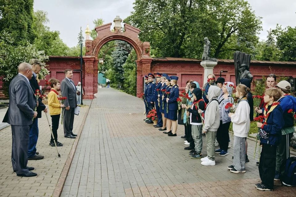 Представители Западного МСУТ СК России приняли участие в мероприятиях, посвященных Дню памяти и скорби Представители Западного МСУТ СК России приняли участие в мероприятиях, посвященных Дню памяти и скорби