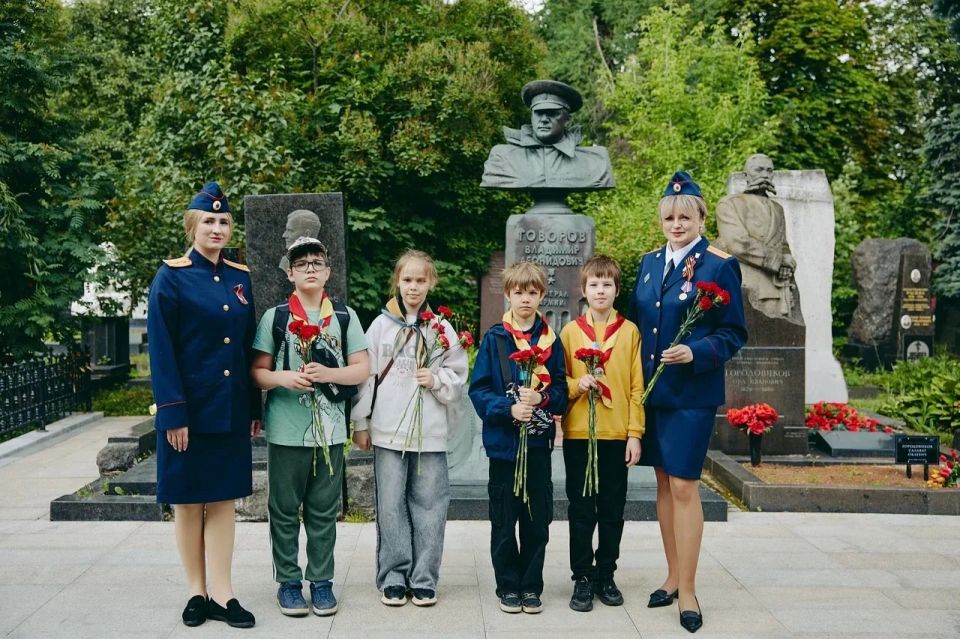 Представители Западного МСУТ СК России приняли участие в мероприятиях, посвященных Дню памяти и скорби Представители Западного МСУТ СК России приняли участие в мероприятиях, посвященных Дню памяти и скорби