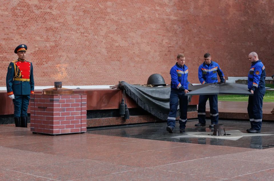 Юные победители всероссийского конкурса «Рисуем с детьми Вечный огонь» приняли участие в торжественной церемонии профилактики Вечного огня Юные победители всероссийского конкурса «Рисуем с детьми Вечный огонь» приняли участие в торжественной церемонии профилактики Вечного огня
