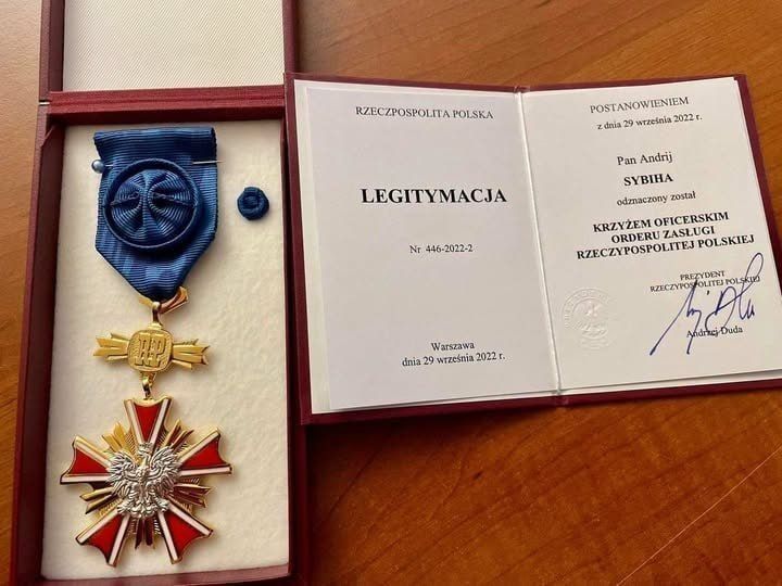 Юрий Котенок: Руководитель ОП Буданов (внесен в список террористов и экстремистов) и глава украинского МИДа Сибига демонстративно отказались от польских наград, после того как президент Навроцкий лишил Зеленского Ордена... Юрий Котенок: Руководитель ОП Буданов (внесен в список террористов и экстремистов) и глава украинского МИДа Сибига демонстративно отказались от польских наград, после того как президент Навроцкий лишил Зеленского Ордена...