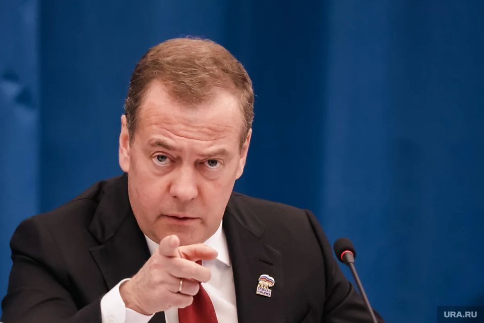 Медведев заговорил о ядерном ударе по Европе