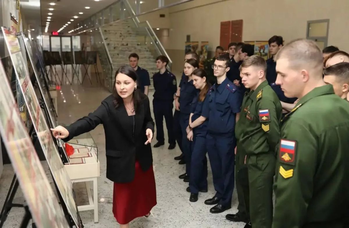 Уникальные экспонаты музея «Молодая гвардия» впервые представлены в Москве Уникальные экспонаты музея «Молодая гвардия» впервые представлены в Москве