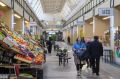 Больше всего бизнесов со сроком жизни более 10 лет насчитывается в России в розничной и оптовой торговле, а также в сфере операций с недвижимостью, выяснили аналитики "Контур.Фокуса" для РИА Новости