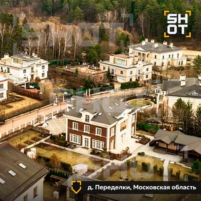 У владельца АЗС «Нефтьмагистраль», где бензин стоит уже почти 110 за литр, обнаружена недвижимость на 3 миллиарда рублей У владельца АЗС «Нефтьмагистраль», где бензин стоит уже почти 110 за литр, обнаружена недвижимость на 3 миллиарда рублей