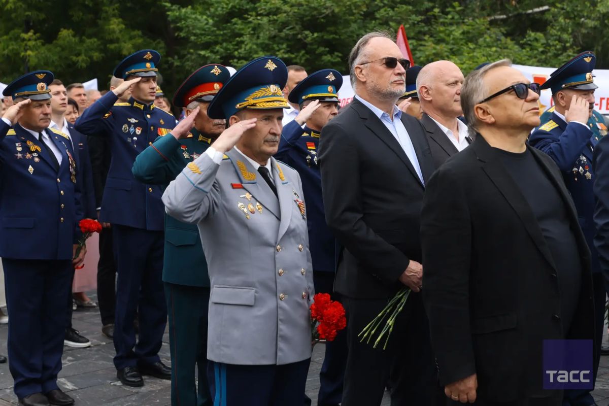 В Москве стартовал автопробег "Города-герои — города героев", передает корреспондент ТАСС В Москве стартовал автопробег "Города-герои — города героев", передает корреспондент ТАСС