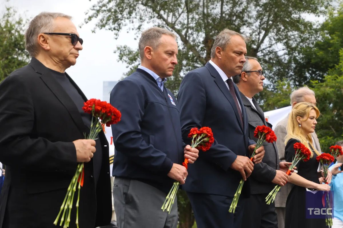 В Москве стартовал автопробег "Города-герои — города героев", передает корреспондент ТАСС В Москве стартовал автопробег "Города-герои — города героев", передает корреспондент ТАСС