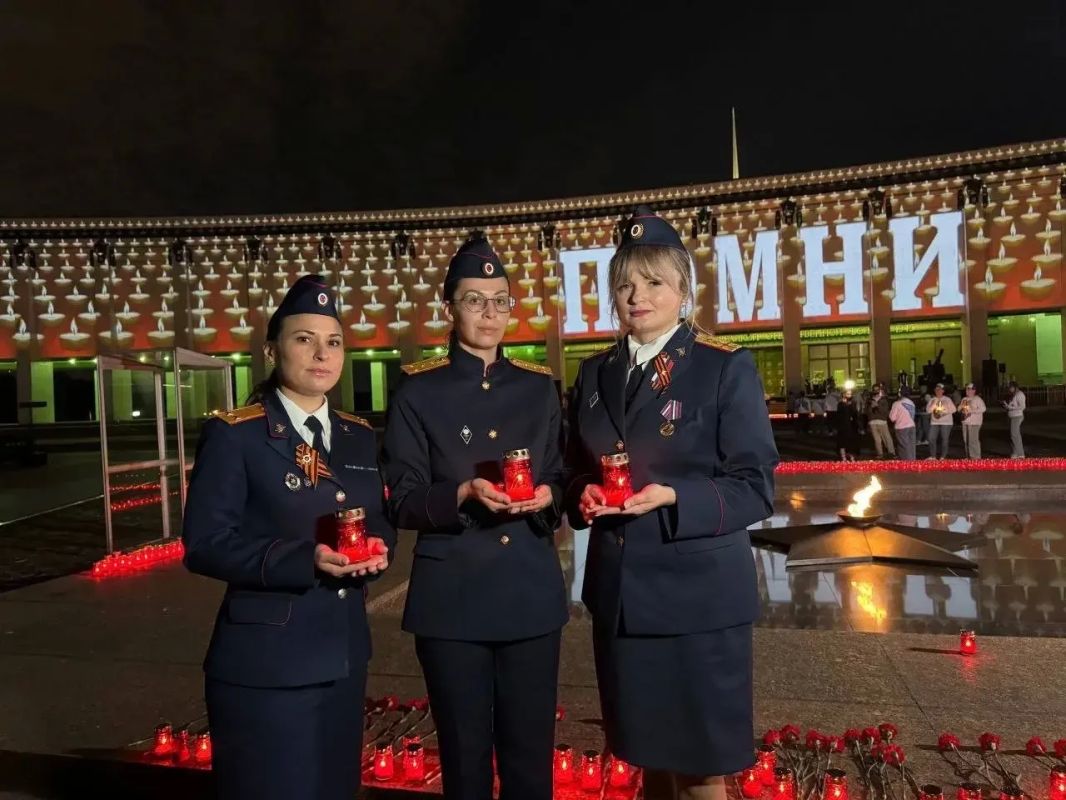 Сотрудники Западного МСУТ СК России приняли участие во Всероссийской акции «Свеча памяти» Сотрудники Западного МСУТ СК России приняли участие во Всероссийской акции «Свеча памяти»