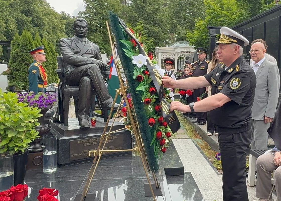 В Москве почтили память генерал-лейтенанта юстиции Олега Борисова В Москве почтили память генерал-лейтенанта юстиции Олега Борисова