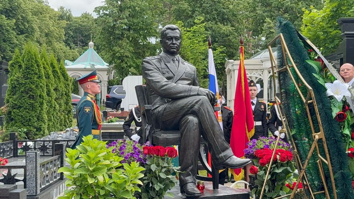 В Москве почтили память генерал-лейтенанта юстиции Олега Борисова В Москве почтили память генерал-лейтенанта юстиции Олега Борисова