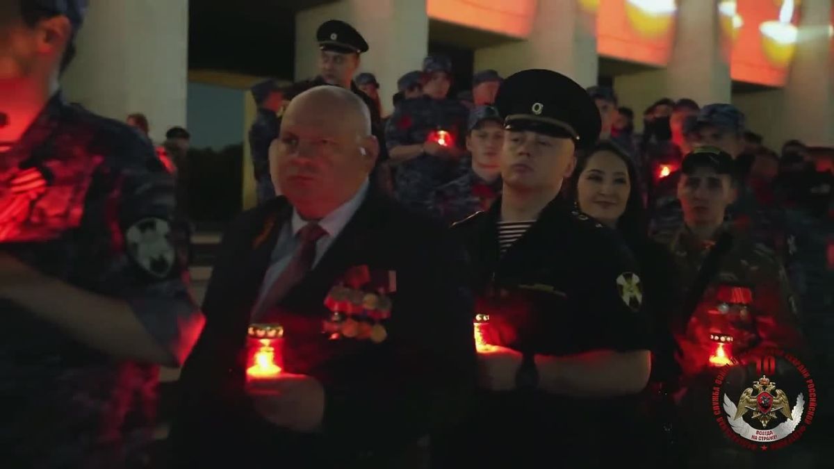 В день 85-й годовщины начала Великой Отечественной войны сотрудники столичного главка Росгвардии приняли участие в акции «Свеча памяти»