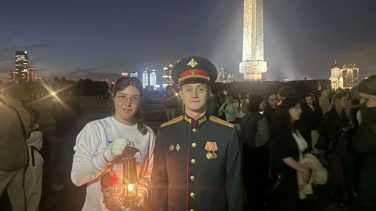 Офицеры военных следственных органов СК России почтили память героев Великой Отечественной войны в День памяти и скорби Офицеры военных следственных органов СК России почтили память героев Великой Отечественной войны в День памяти и скорби