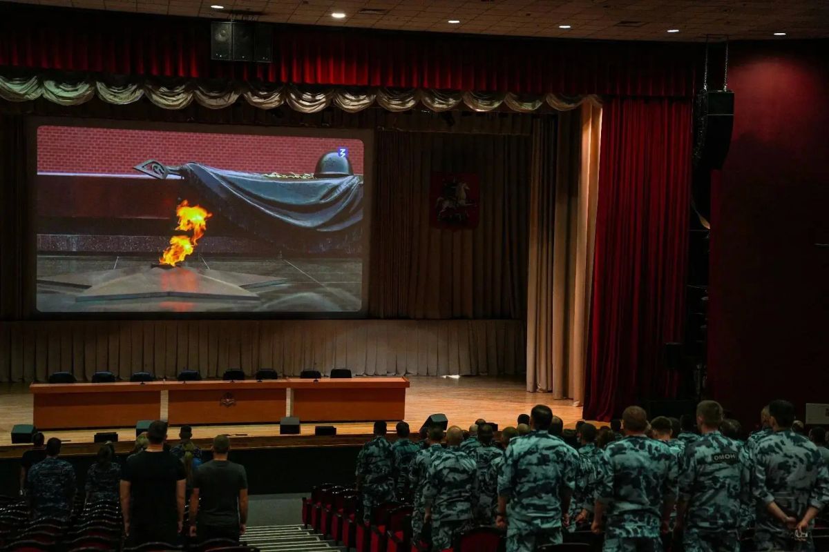 В День памяти и скорби сотрудники подразделений Главного управления Росгвардии по городу Москве присоединились к общероссийской минуте молчания