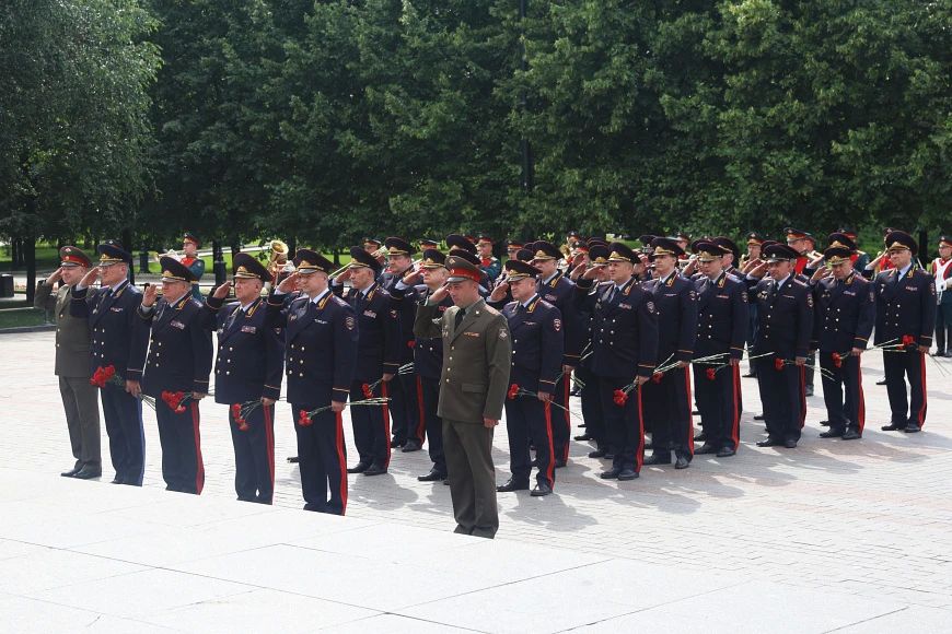 В День памяти и скорби в Москве состоялась традиционная церемония возложения венков и цветов к воинским мемориалам В День памяти и скорби в Москве состоялась традиционная церемония возложения венков и цветов к воинским мемориалам