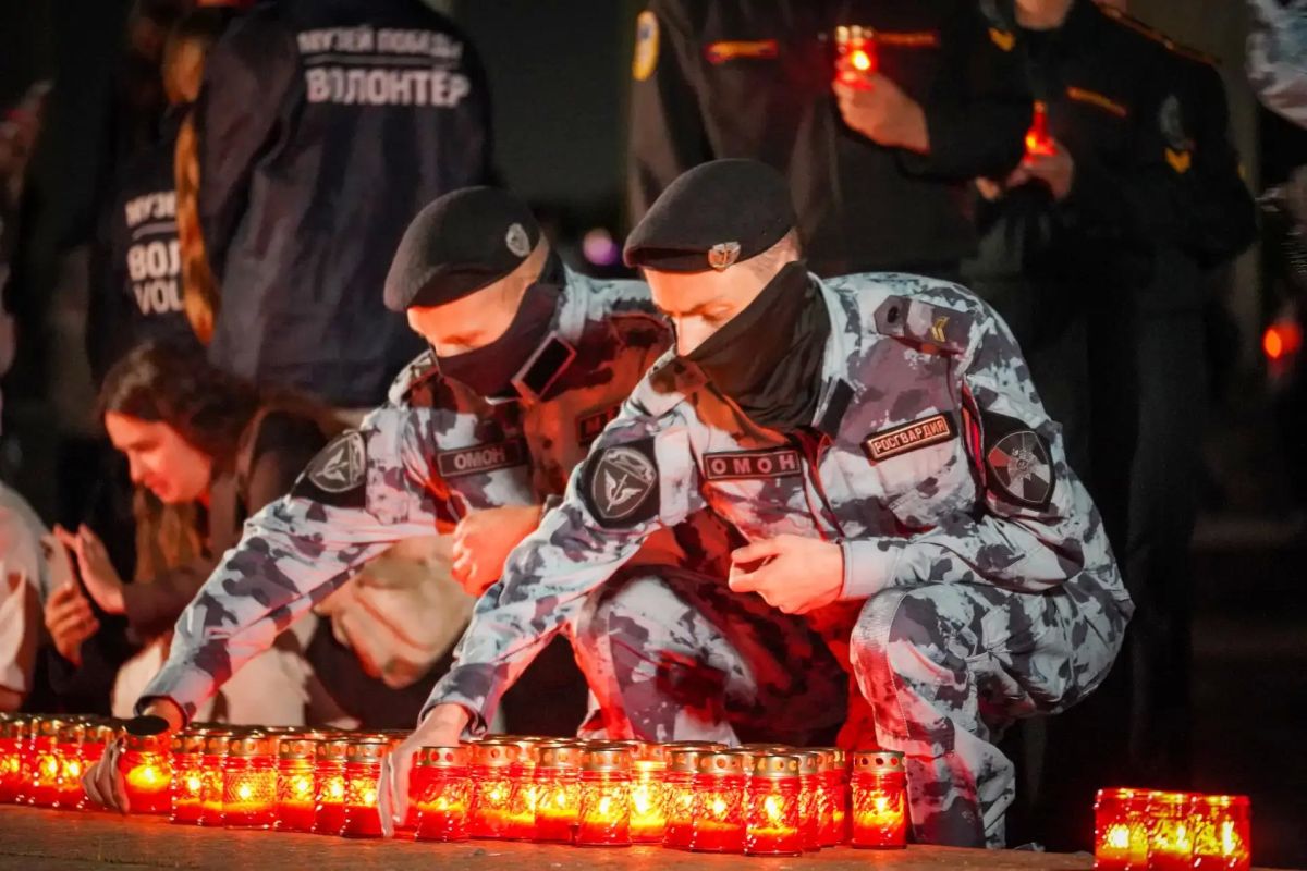 В день 85-й годовщины начала Великой Отечественной войны сотрудники столичного главка Росгвардии приняли участие в акции «Свеча памяти» В день 85-й годовщины начала Великой Отечественной войны сотрудники столичного главка Росгвардии приняли участие в акции «Свеча памяти»
