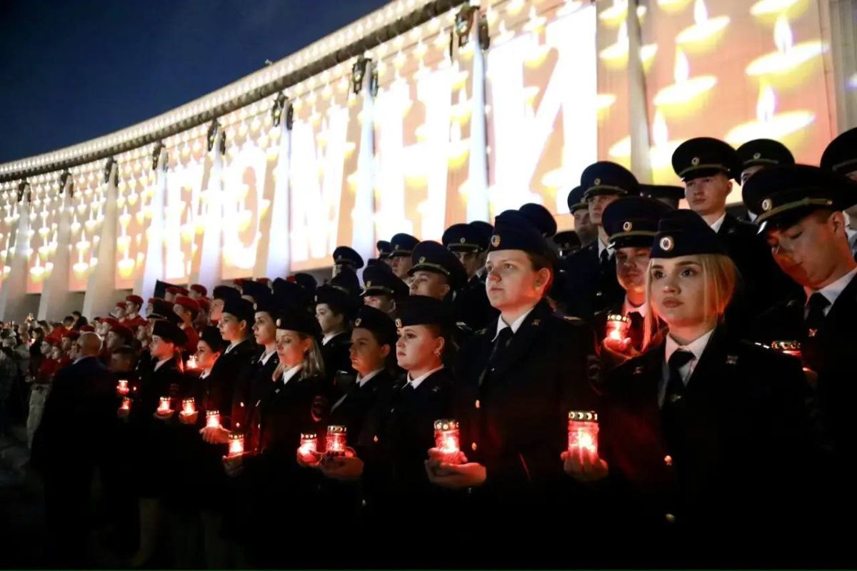 #важныедаты #22июня. Руководство и слушатели Центра профессиональной подготовки УТ МВД России по ЦФО зажгли «Свечи памяти» на Поклонной горе Когда 85 лет назад первые бомбы обрушились на спящие города, возле Музея Победы на... #важныедаты #22июня. Руководство и слушатели Центра профессиональной подготовки УТ МВД России по ЦФО зажгли «Свечи памяти» на Поклонной горе Когда 85 лет назад первые бомбы обрушились на спящие города, возле Музея Победы на...