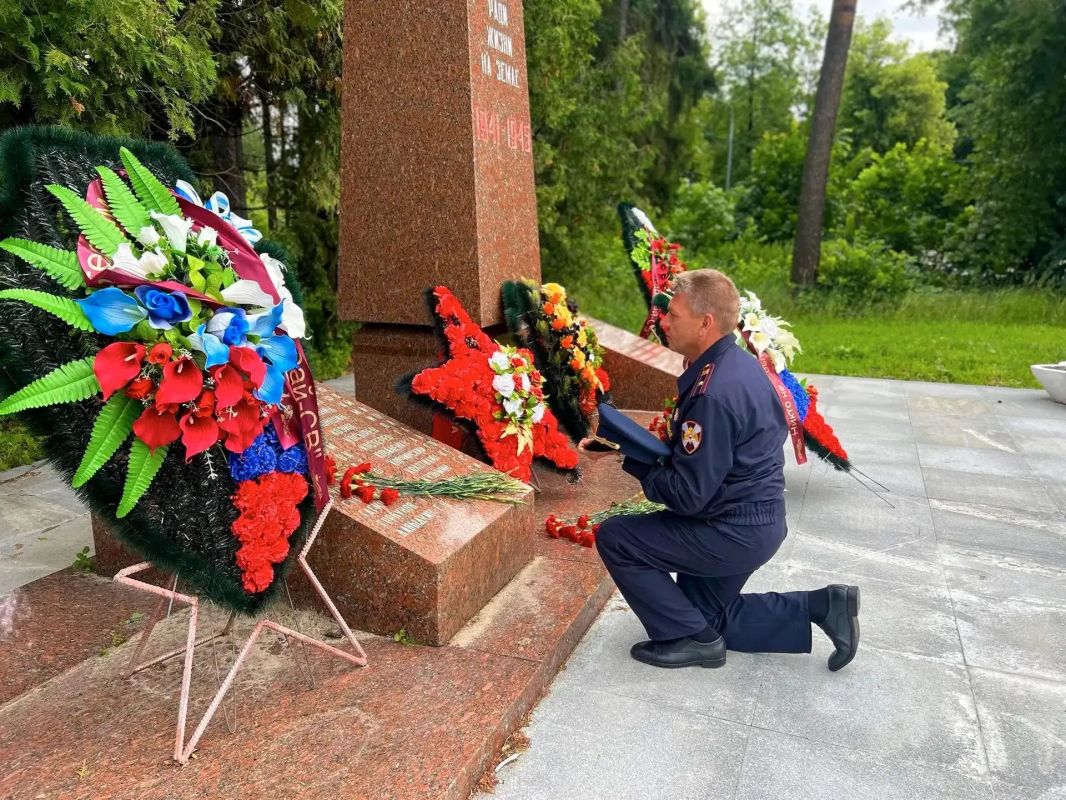 Московские росгвардейцы почтили память героев Великой Отечественной войны Московские росгвардейцы почтили память героев Великой Отечественной войны