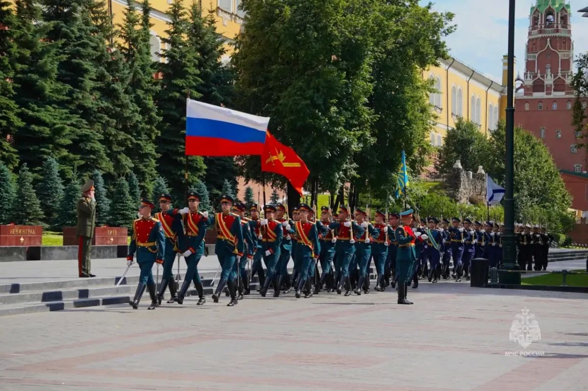 В День памяти и скорби Александр Куренков возложил венок к Могиле Неизвестного Солдата В День памяти и скорби Александр Куренков возложил венок к Могиле Неизвестного Солдата