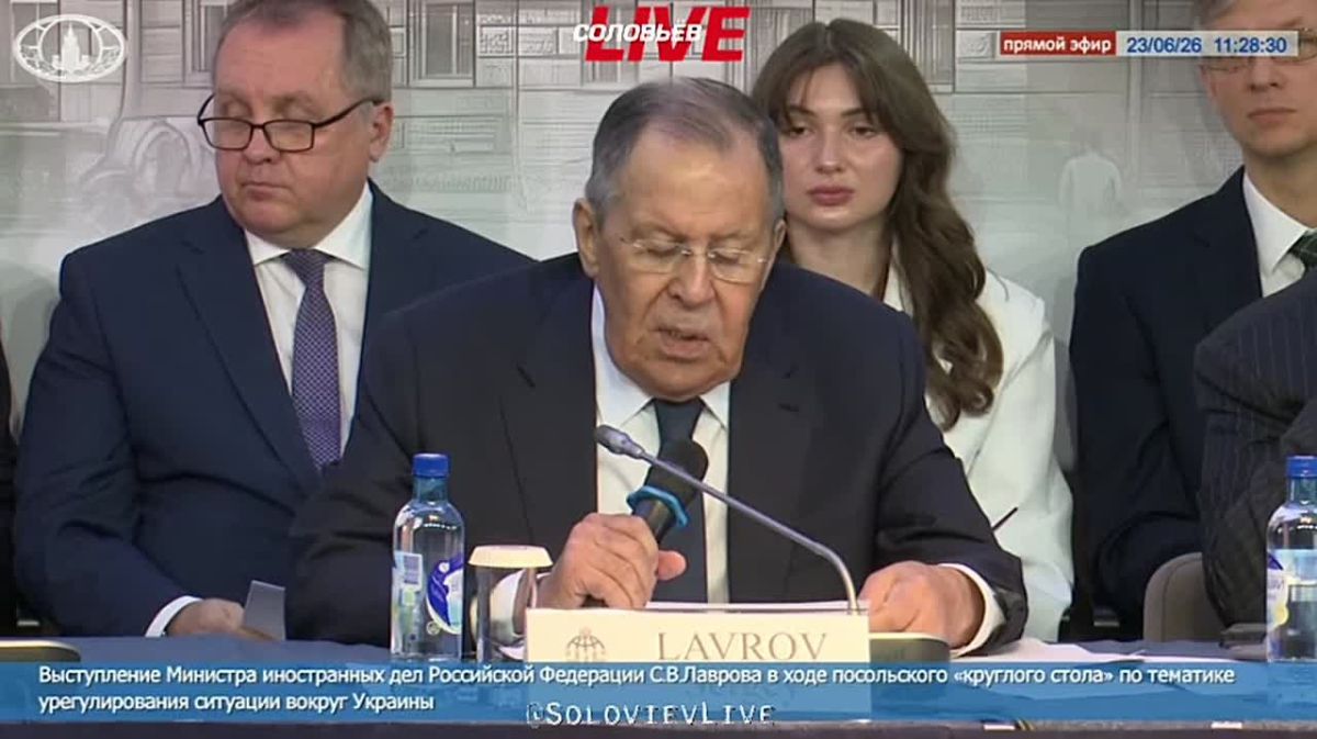 Глава МИД России Сергей Лавров обратил внимание на действия Парижа, который сам не прочь втайне просить о переговорах с Москвой, но при этом публично осуждает председателя Европейского совета Антониу Кошту за намерение...