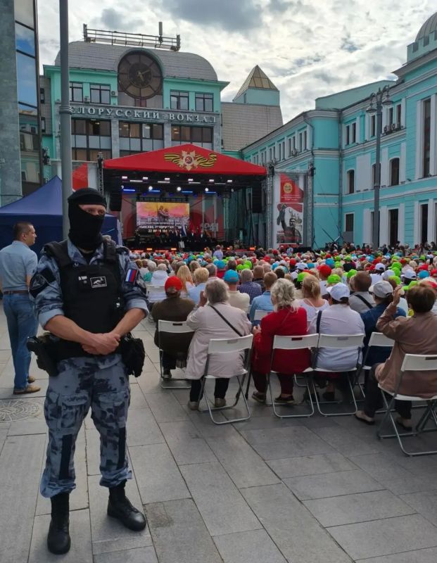 Сотрудники ОМОН «Меч» (на транспорте) Главного управления Росгвардии Сотрудники ОМОН «Меч» (на транспорте) Главного управления Росгвардии