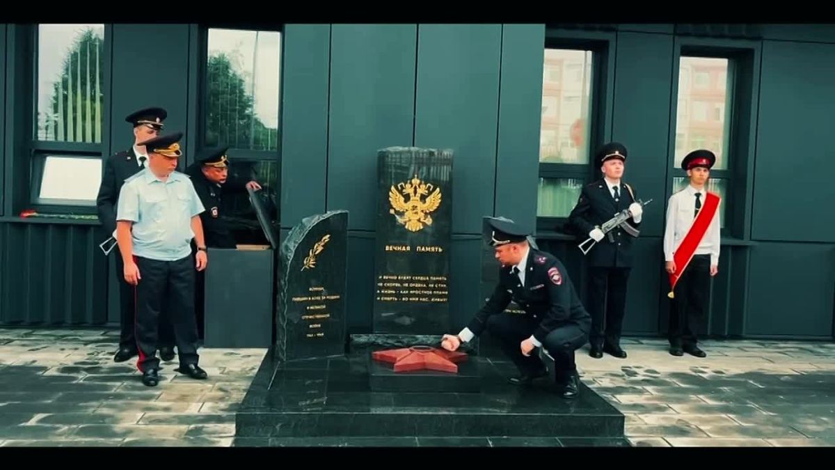 Полицейские Северного района столицы зажгли Вечный огонь в память о героях