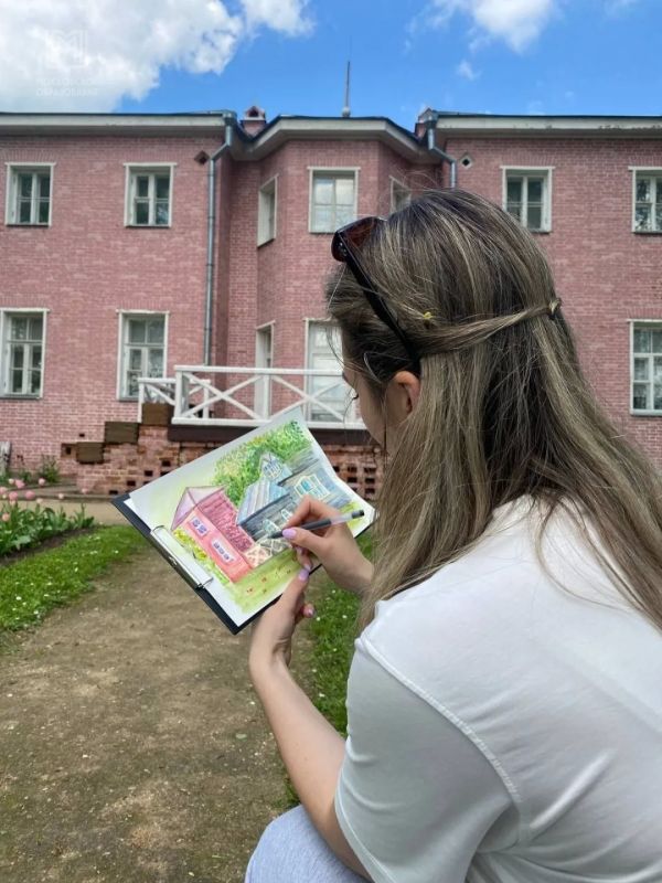 На улице солнечно и тепло, педагоги из Дома учителя выбрались на пленэр в усадьбу Мураново На улице солнечно и тепло, педагоги из Дома учителя выбрались на пленэр в усадьбу Мураново