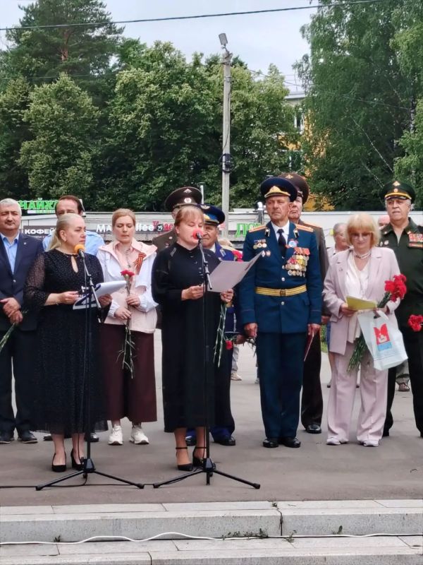 22 июня в деревне Акулово (город Кубинка) прошел митинг-реквием «Свеча памяти», приуроченный к 85-й годовщине начала Великой Отечественной войны 22 июня в деревне Акулово (город Кубинка) прошел митинг-реквием «Свеча памяти», приуроченный к 85-й годовщине начала Великой Отечественной войны