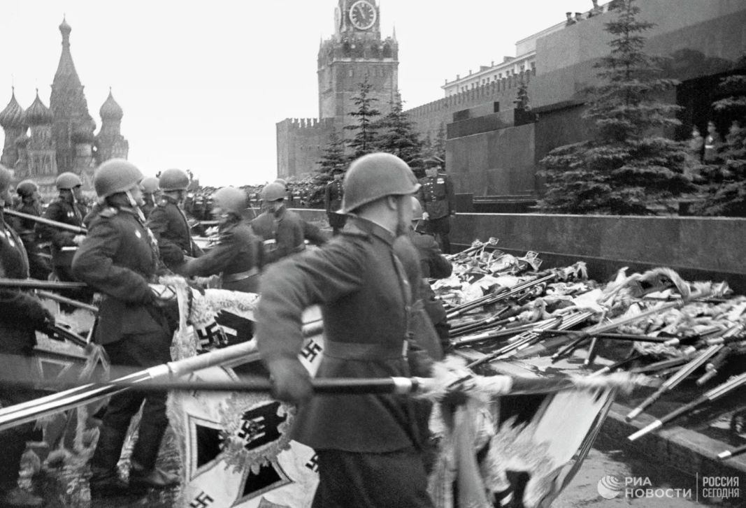 Эдуард Басурин: #ДЕНЬвИСТОРИИ. #МЫПОМНИМ. "Нам нельзя забывать об этом сильном параде Эдуард Басурин: #ДЕНЬвИСТОРИИ. #МЫПОМНИМ. "Нам нельзя забывать об этом сильном параде