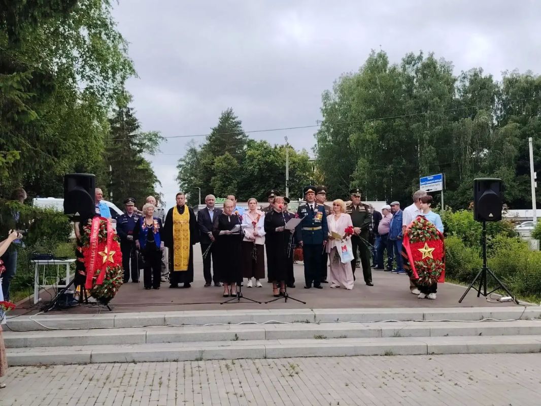 22 июня в деревне Акулово (город Кубинка) прошел митинг-реквием «Свеча памяти», приуроченный к 85-й годовщине начала Великой Отечественной войны