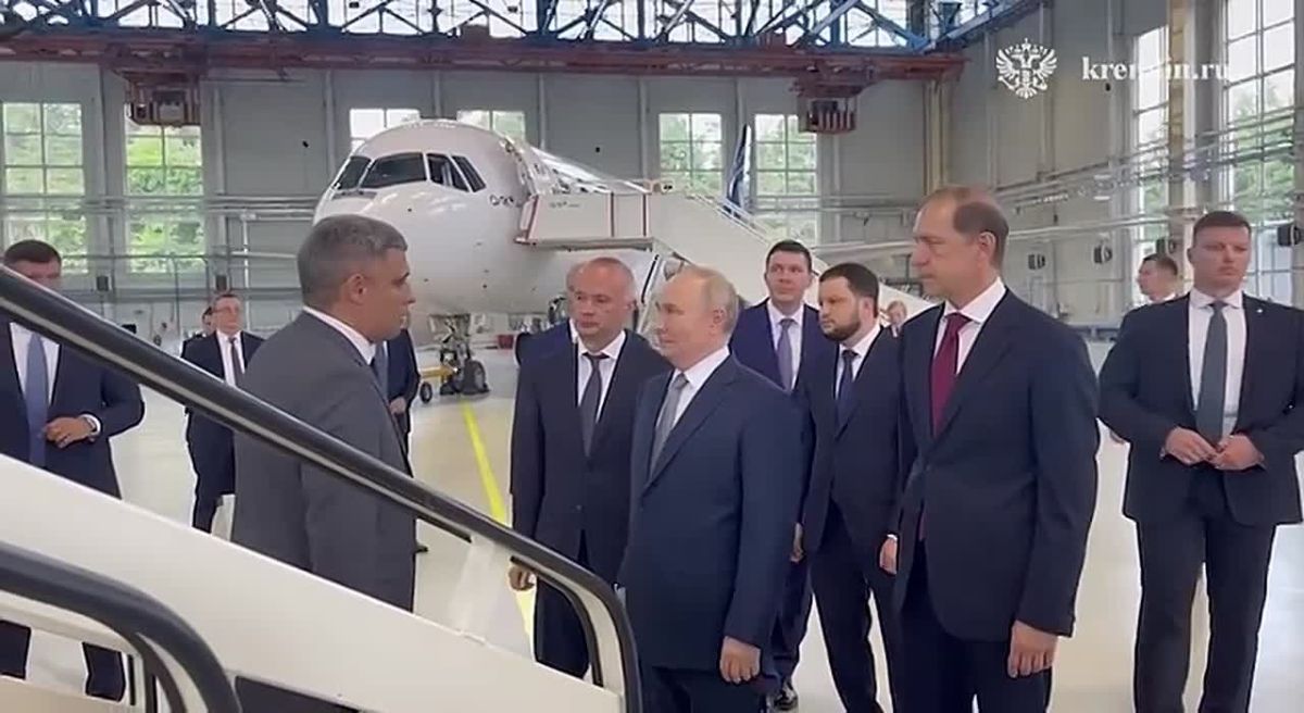Россия была вынуждена и смогла полностью импортозаместить всю авиационную технику, заявил Путин